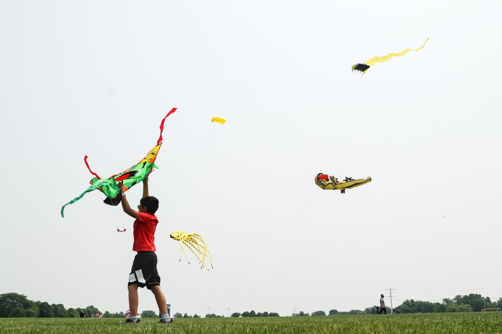 Elgin News Digest: Randall Oaks holding kite fly, giving away kites Saturday; Downtown Neighborhood Association joins Illinois Main Street network; Carpentersville police receives another year of fede