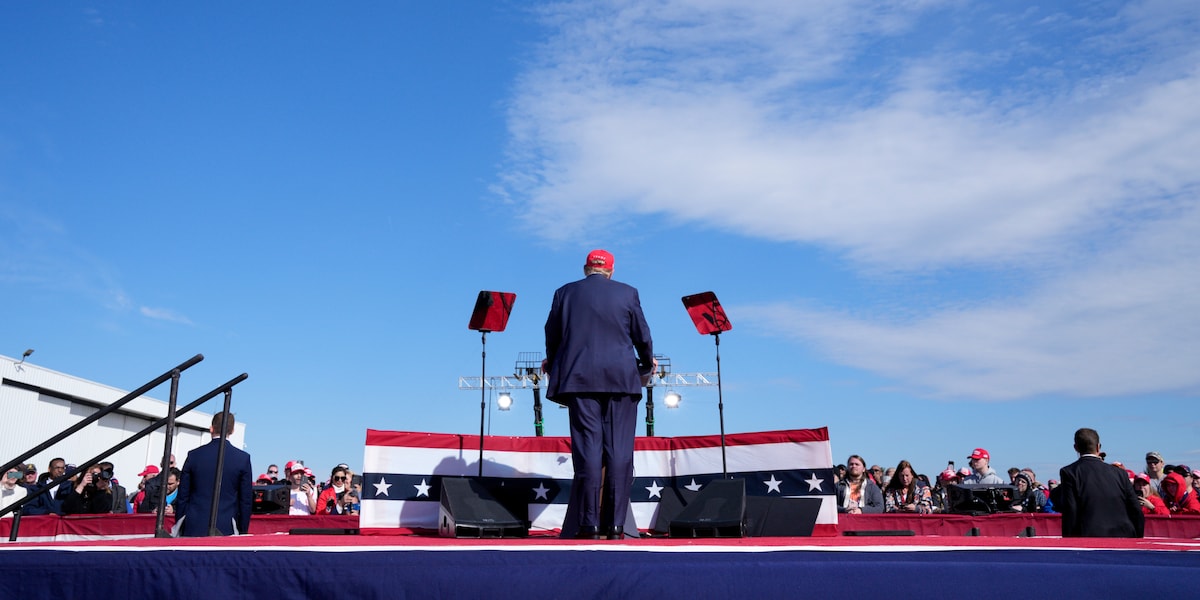 US-Wahlen im Ticker - Mitten in seiner Rede droht Trump plötzlich mit einem „Blutbad“