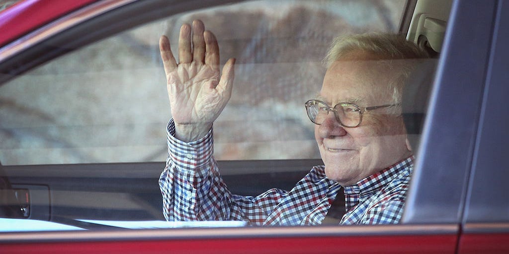 A police stop, a free hat, and a letter to GM's boss — here's the story of Warren Buffett's Cadillac upgrade
