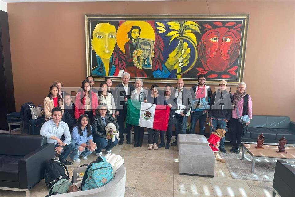 Apoyan salida de personal diplomático mexicano de Quito