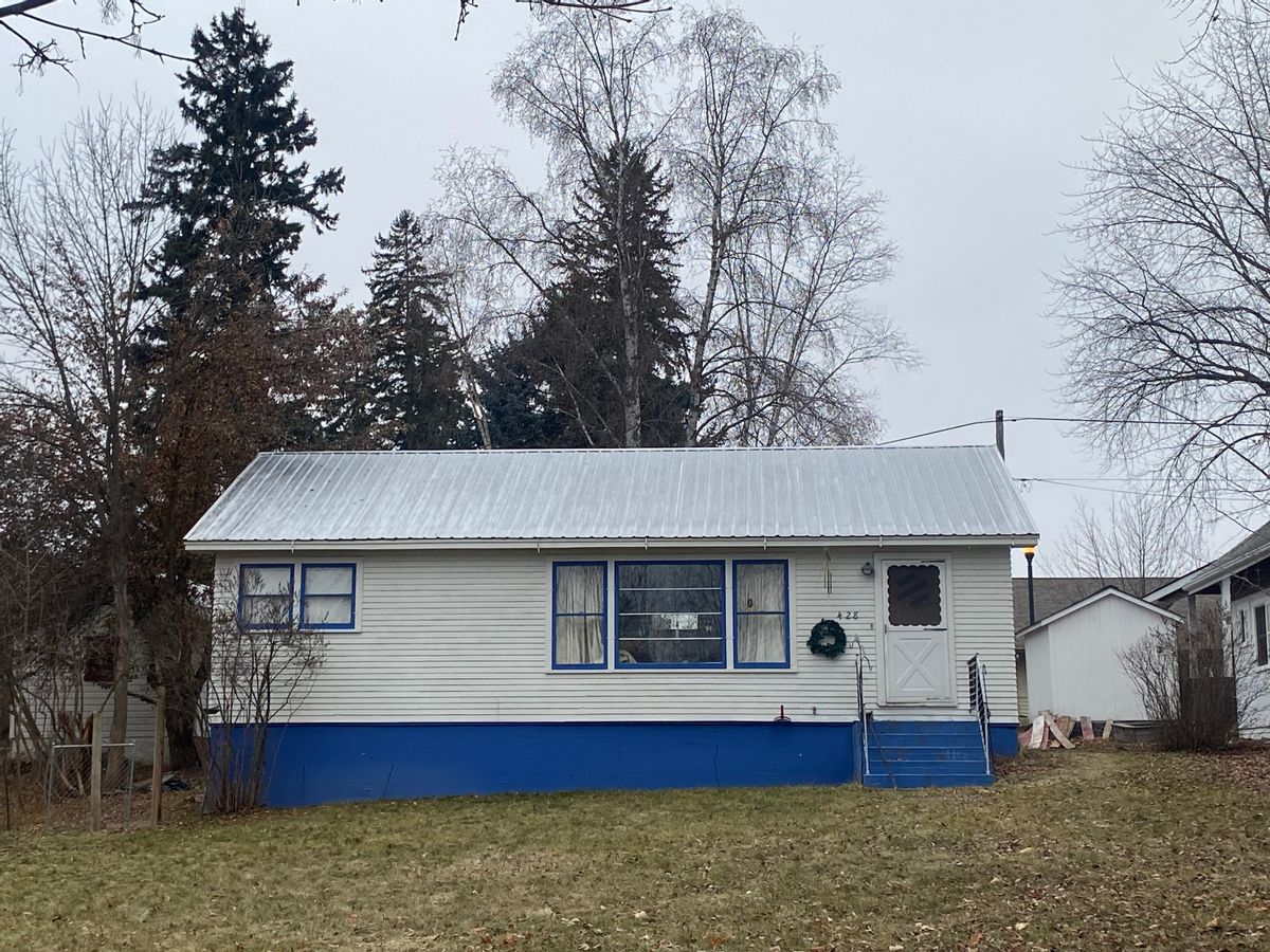 3-Bedroom 'Ordinary House in Rural Montana' Listed for $1.1M?