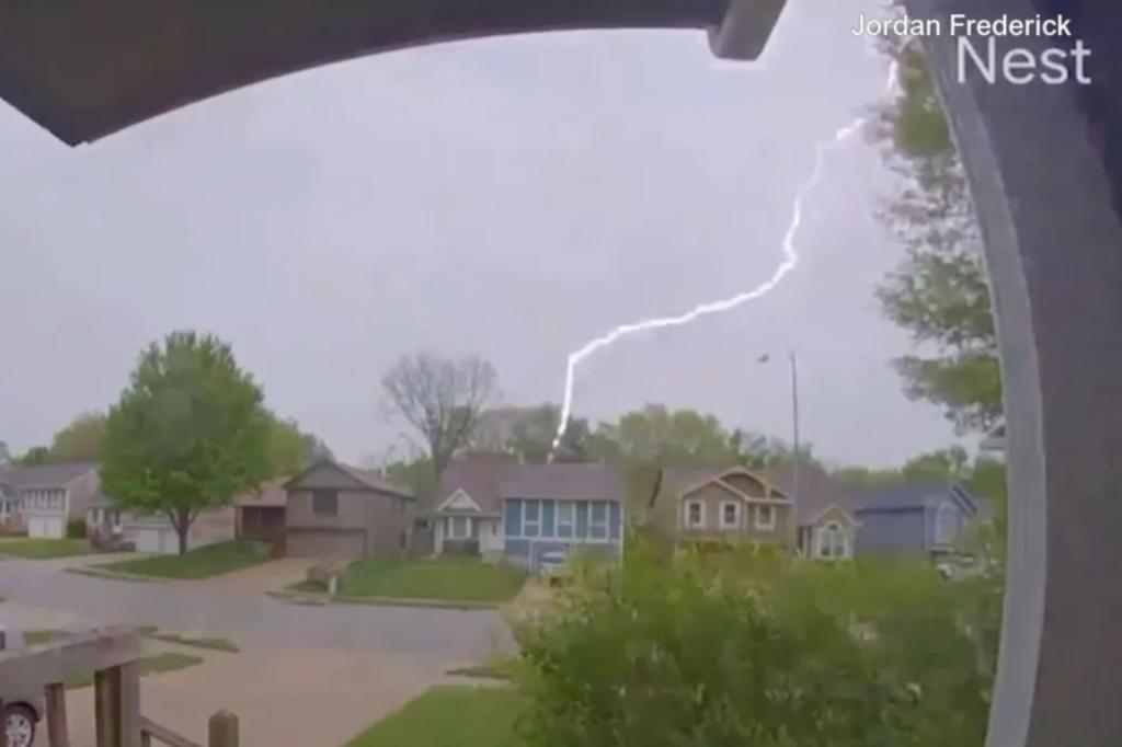 Striking video shows lightning bolt over Kansas City home