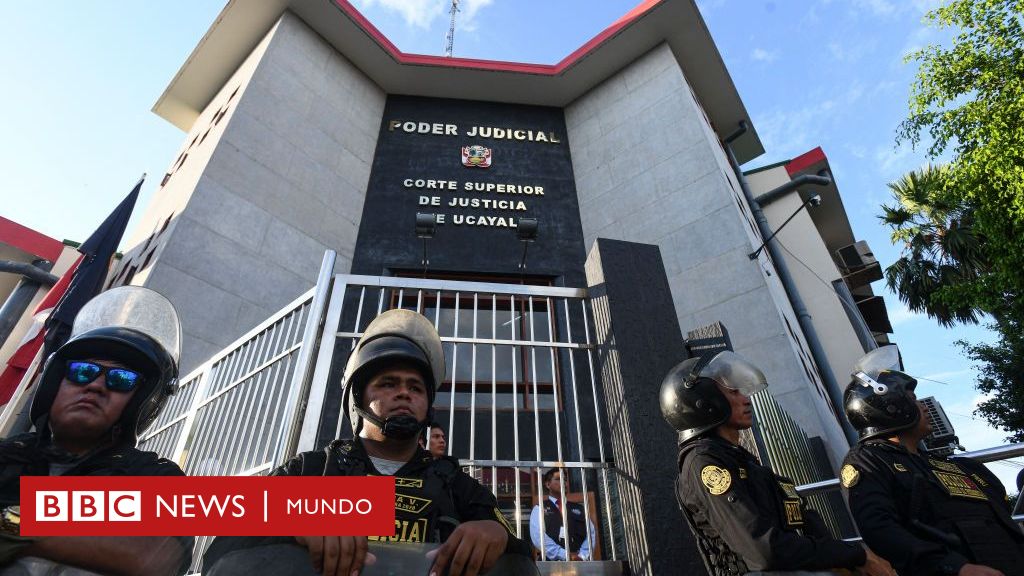 Encuentran a tres carabineros muertos en el interior de una patrulla incendiada en Chile