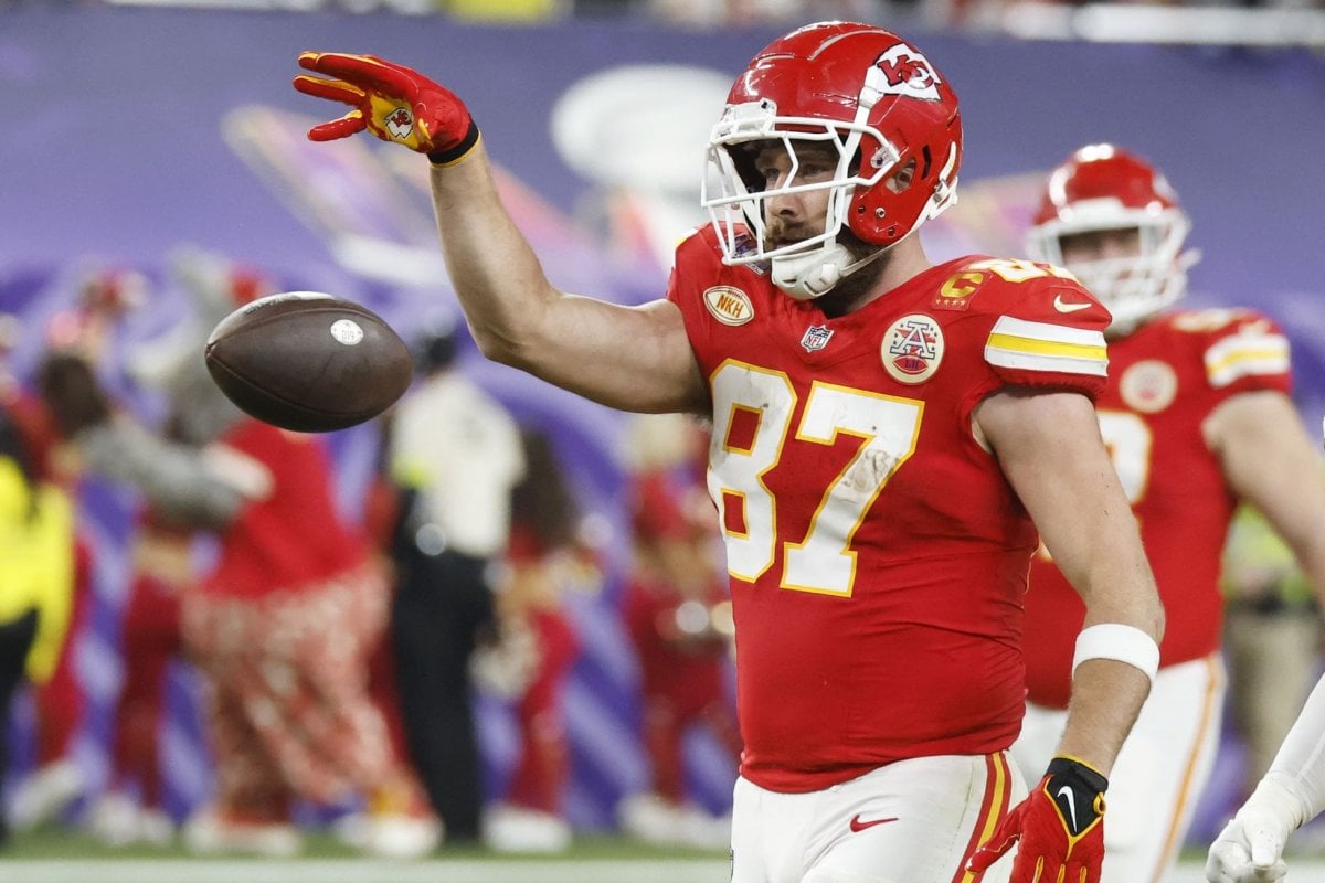 Kansas City Chiefs sign tight end Travis Kelce to new record contract