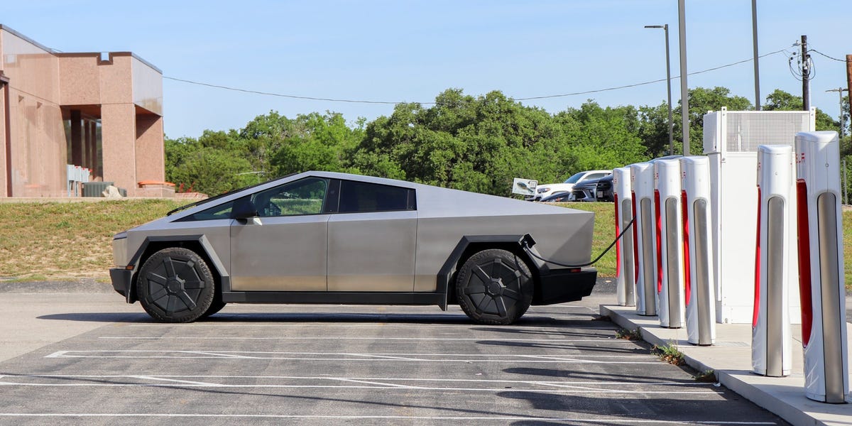 How a Ford dealership saved me from a charging disaster my first time driving a Tesla Cybertruck