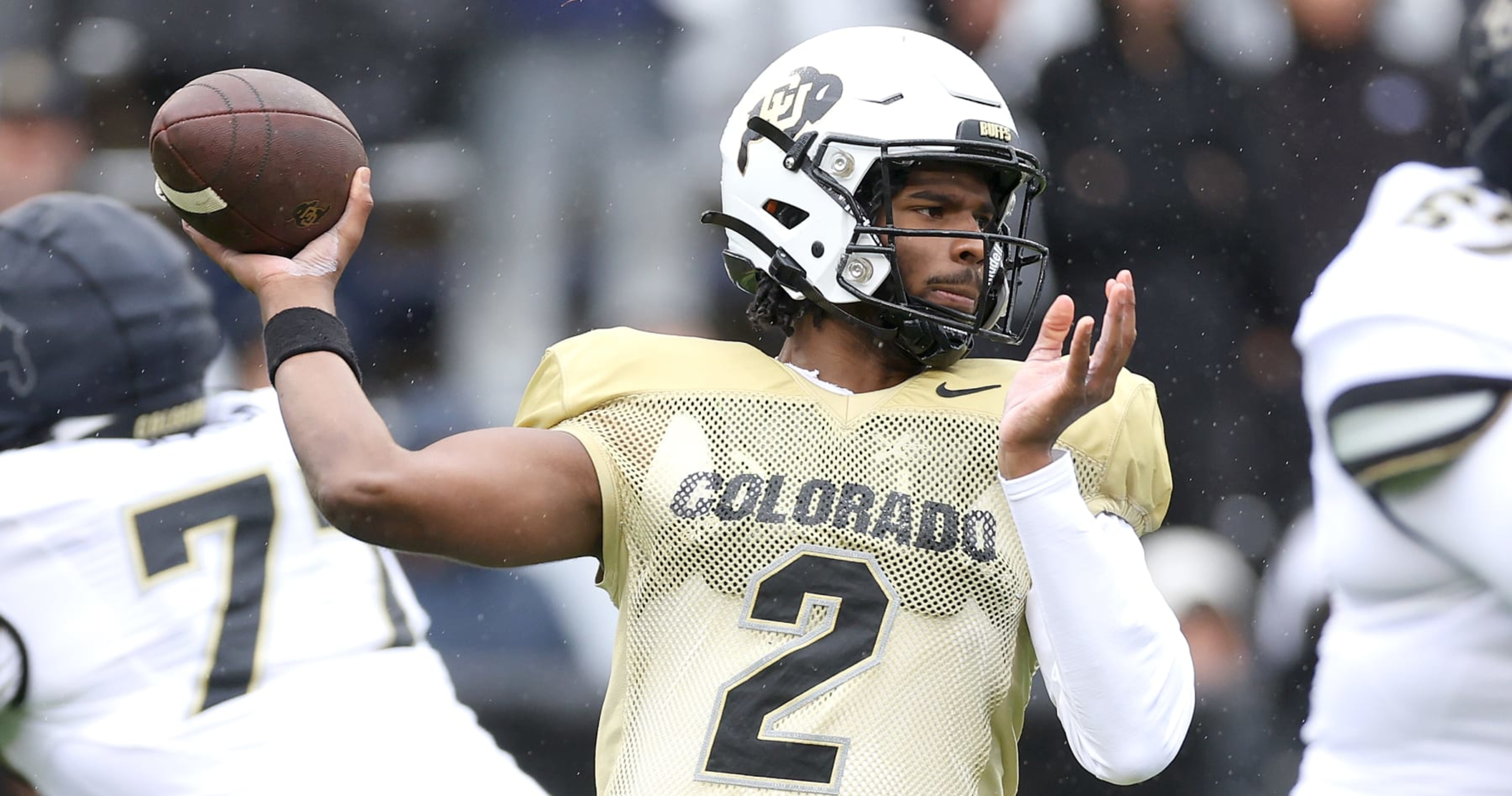 Shedeur Sanders Rips 'Very Mid' Xavier Smith After Remarks on Deion Sanders, Colorado