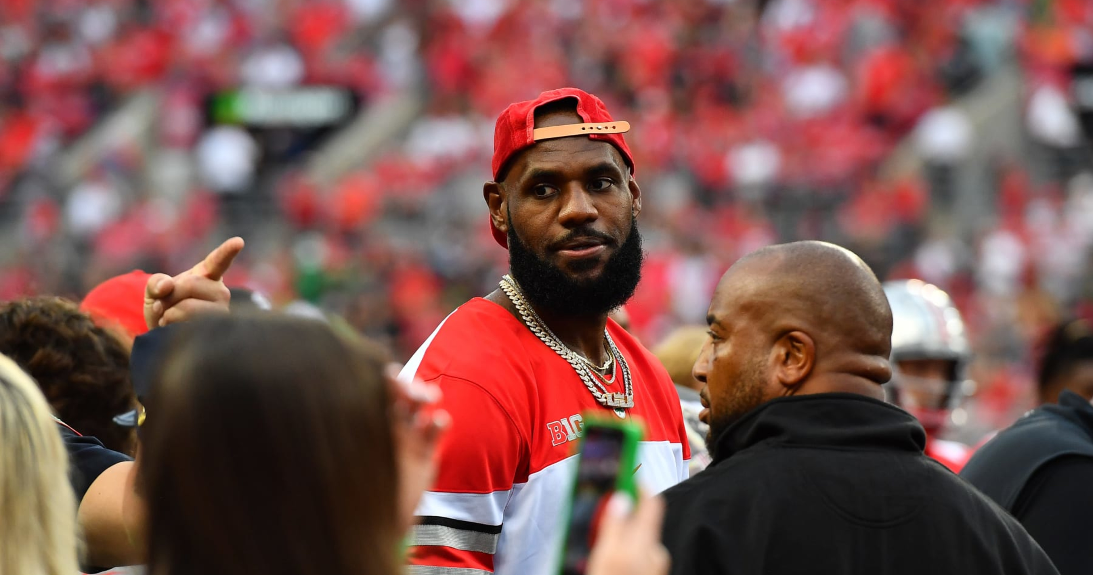 Lakers' LeBron James 'Absolutely' Thinks about Playing in March Madness Every Year