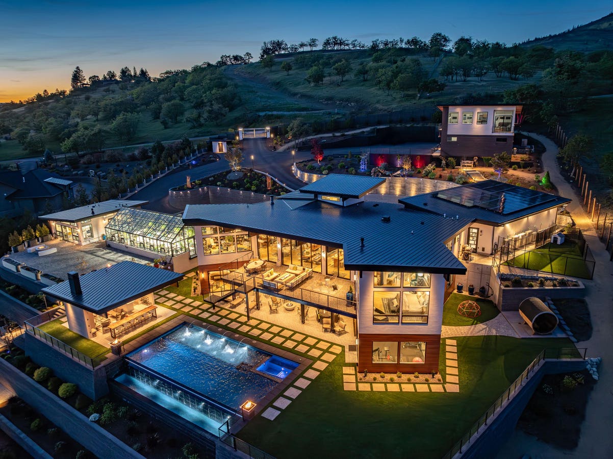 $10 Million Southern Oregon Estate Elevates Modern Design And Wellness