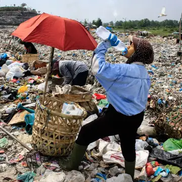 Can a treaty undo the world’s plastic problem?