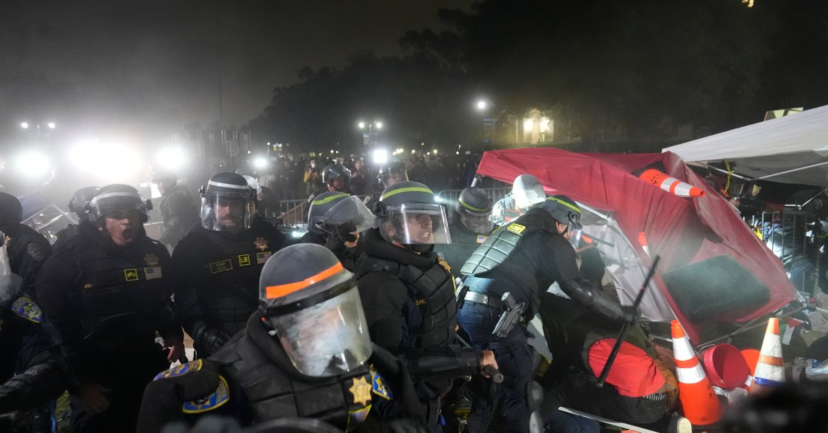 Police Begin Dismantling Pro-Palestinian Demonstrators’ Encampment at UCLA