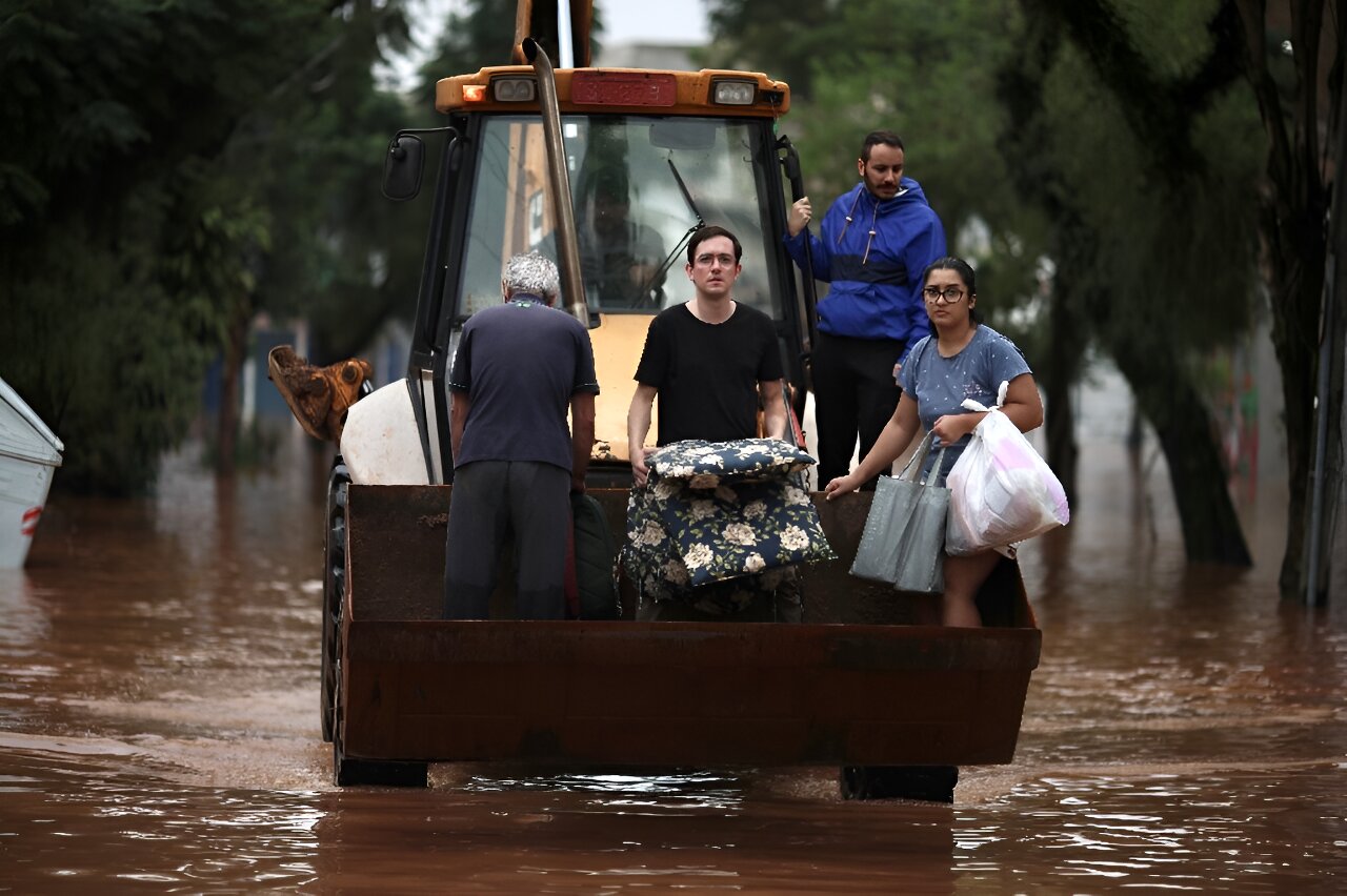 Floods in southern Brazil kill 55, force 70,000 from homes