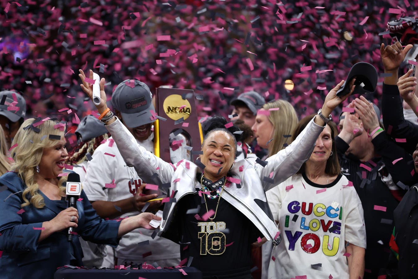South Carolina Coach Dawn Staley Puts The Finishing Touch On Greatness
