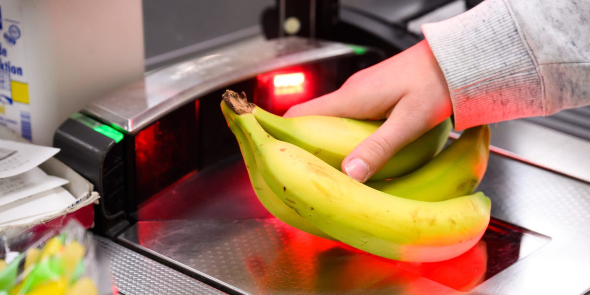 People are going crazy over how this self-checkout pronounces 'organic bananas'