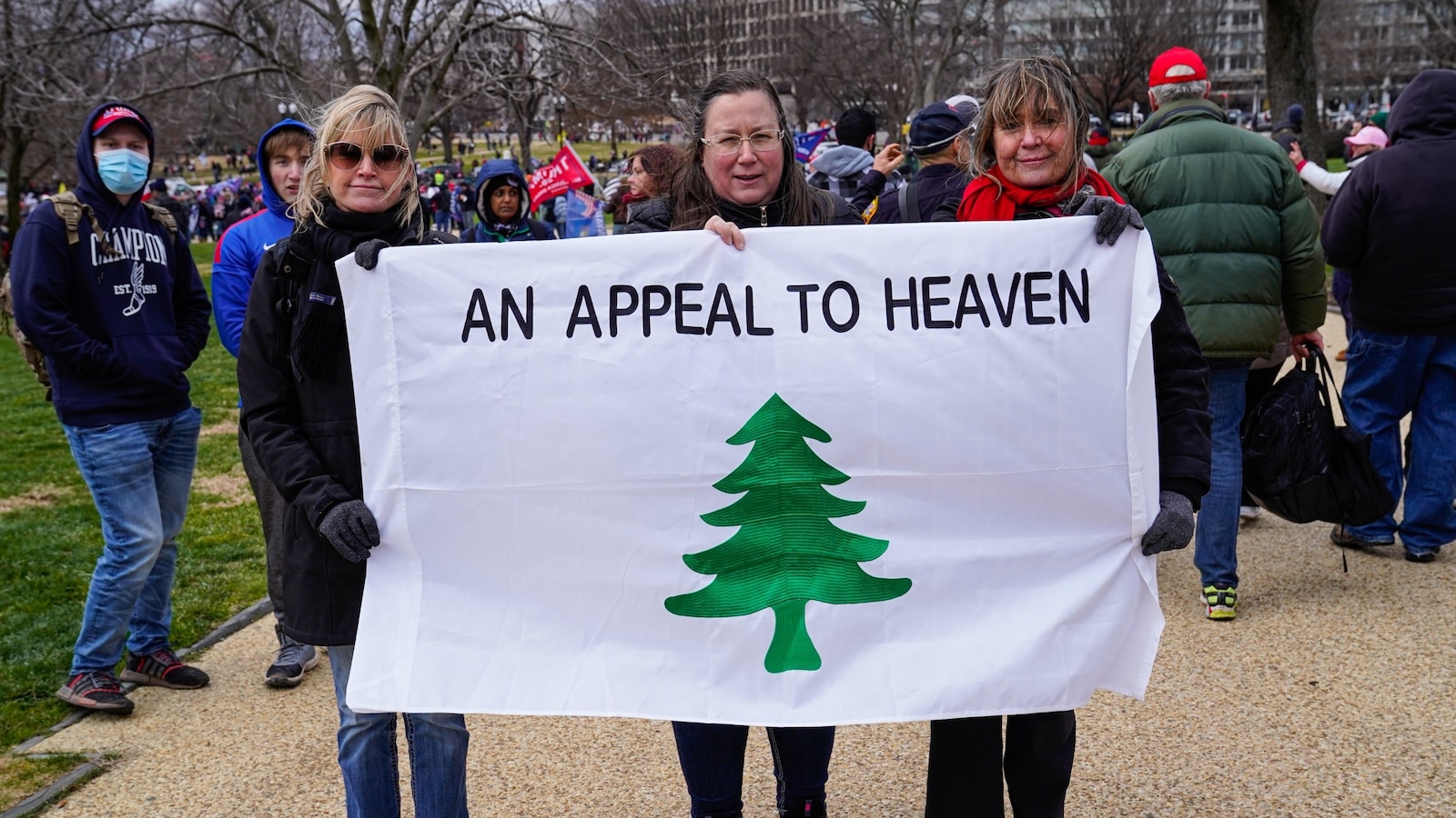 San Francisco officials take down 'Appeal to Heaven' flag from in front of City Hall