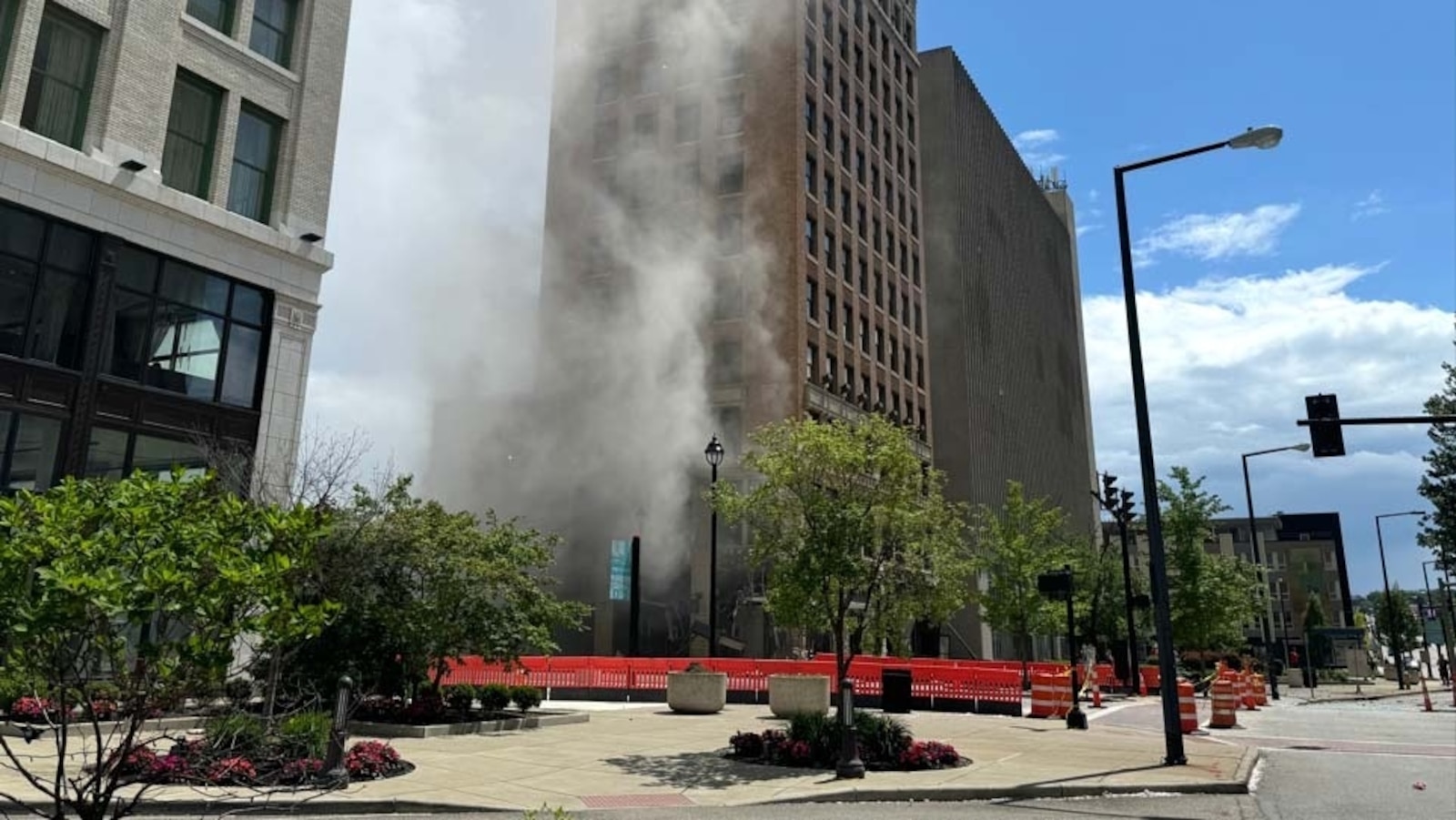 Multiple people injured after explosion rocks downtown Youngstown, Ohio