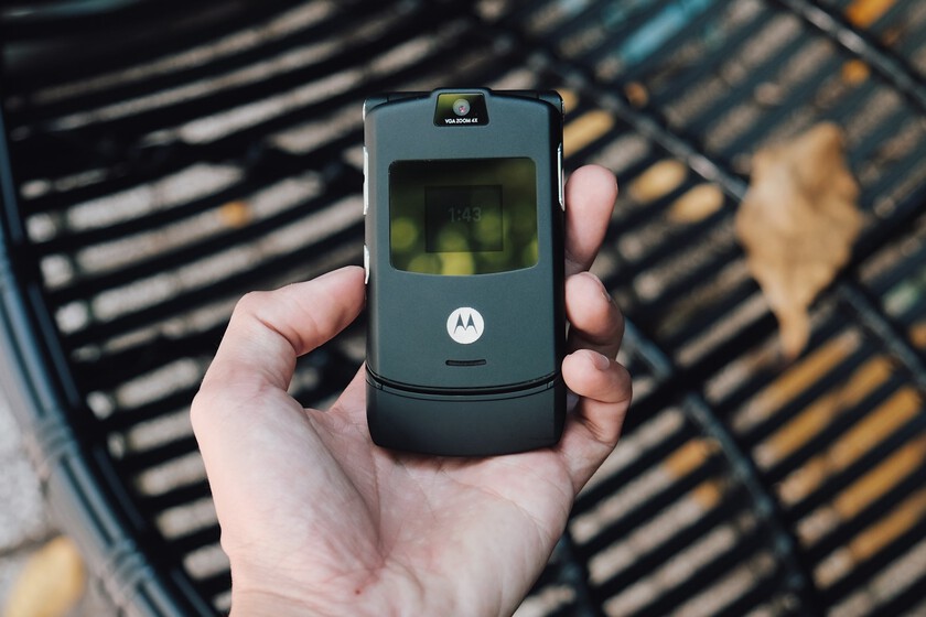 El Motorola Razr V3 de hace 20 años es uno de los teléfonos clásicos más deseados: hay muchos en venta incluso con garantía