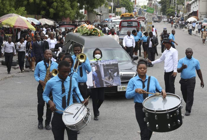 Hundreds mourn gang killings of a Haitian mission director and a young American couple