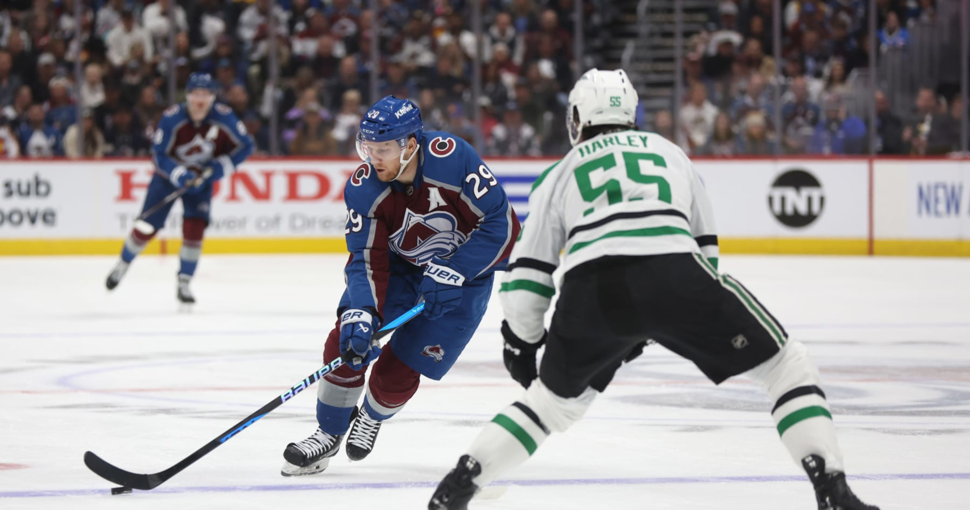 Nathan MacKinnon, Avalanche Disappoint NHL Fans with Game 3 Loss vs. Seguin, Stars