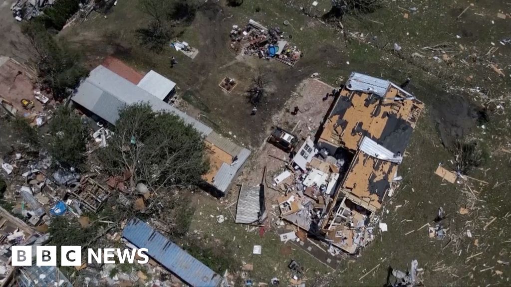 Texas tornadoes leave 760,000 without power