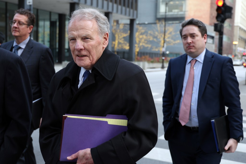 Illinois lawmakers extend law part of AT&T-Madigan bribery case