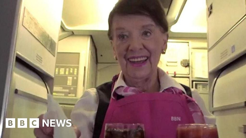 Longest-serving flight attendant dies at 88