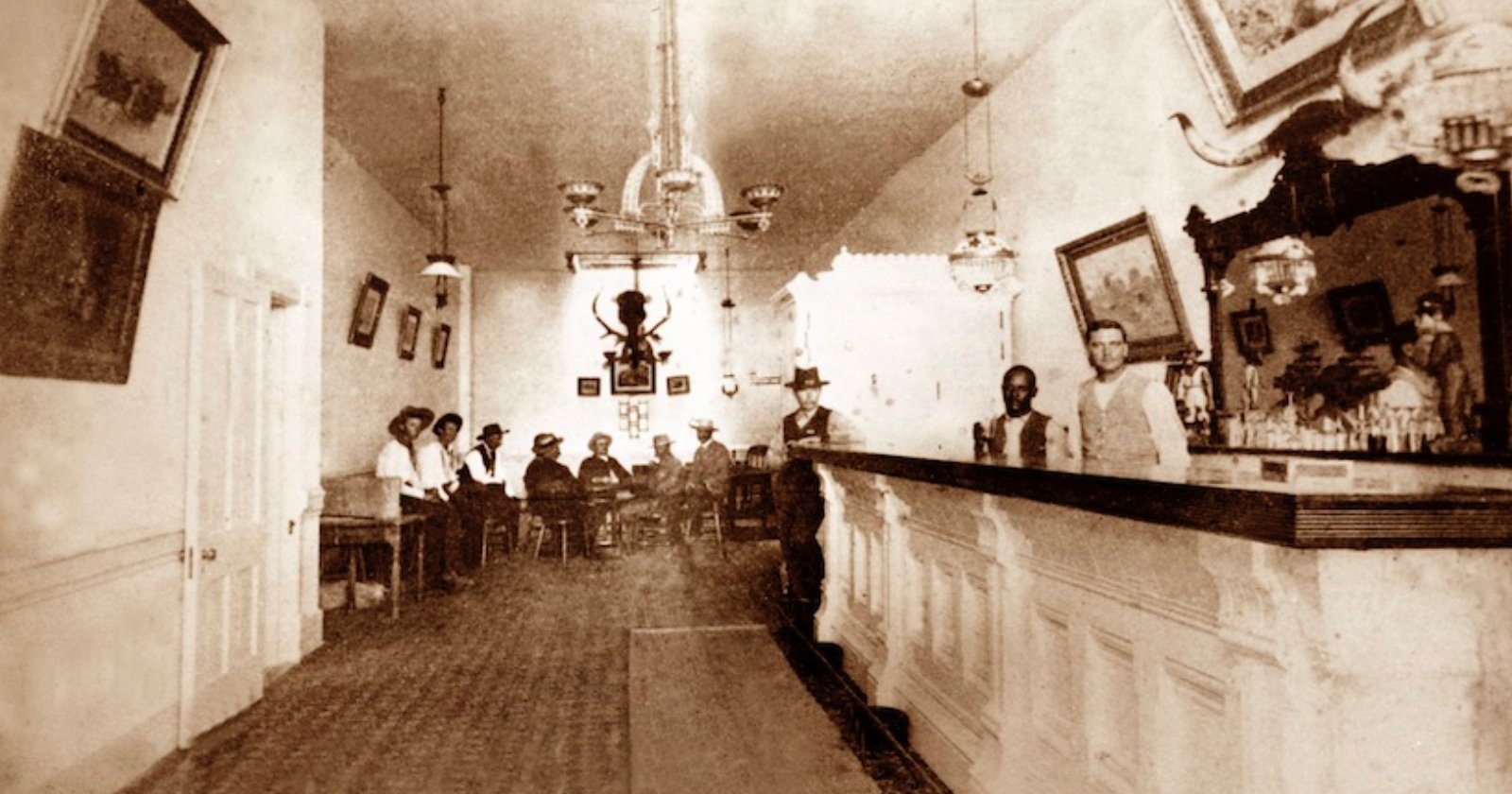 Photos Reveal What Life was Like in Saloon Bars of The Wild West