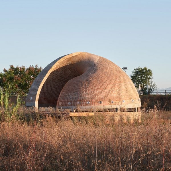 HCCH Studio creates Twisted Brick Shell Library "to cuddle visitors" in China