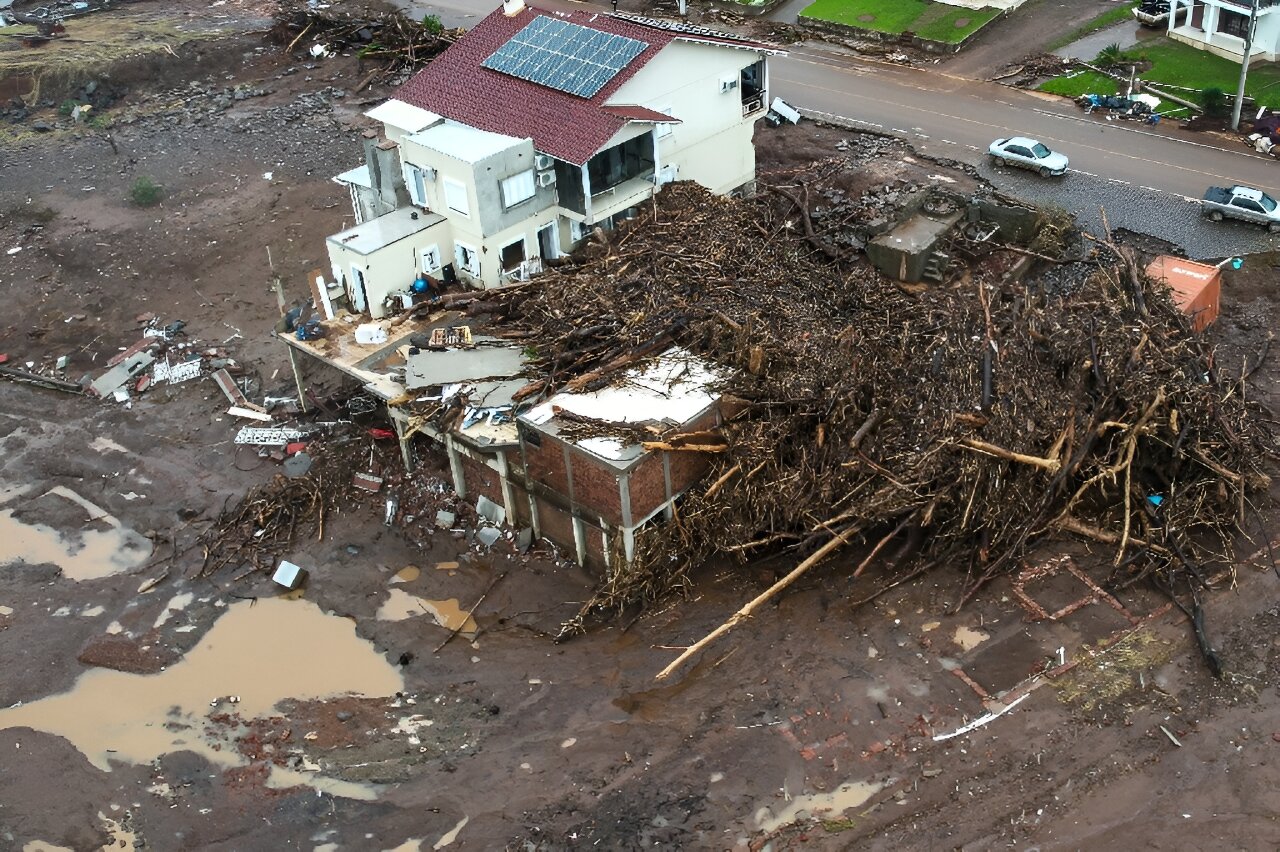 Brazil authorities warn of more floods, landslides as new rains hit south