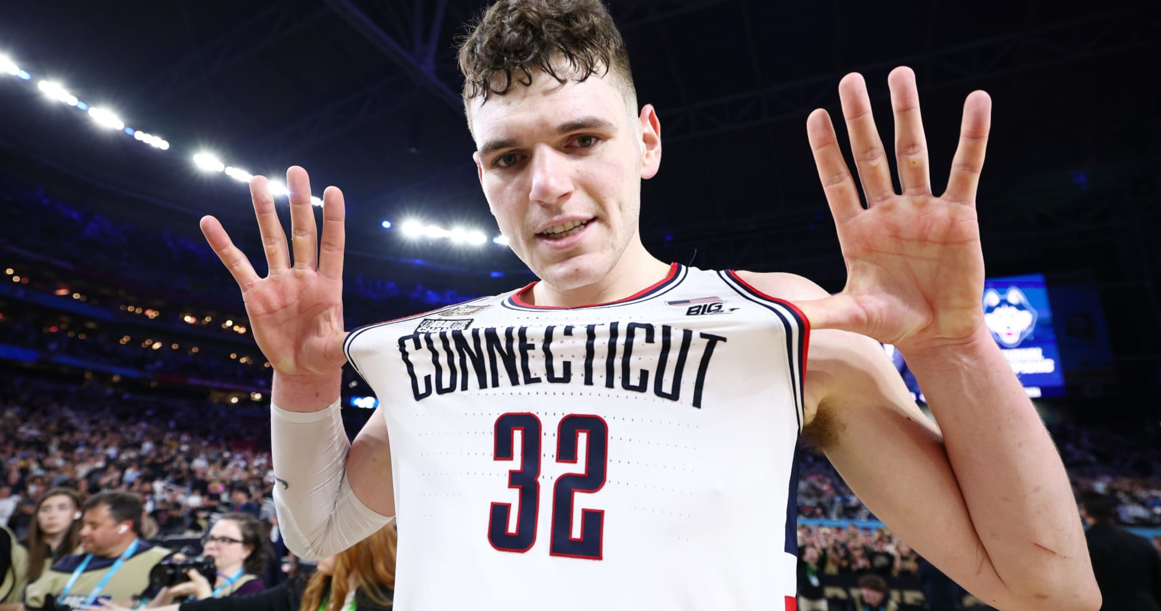 NBA Rumors: Donovan Clingan 'Rocketed' Up 2024 Draft Boards, in Mix for No. 1 Pick