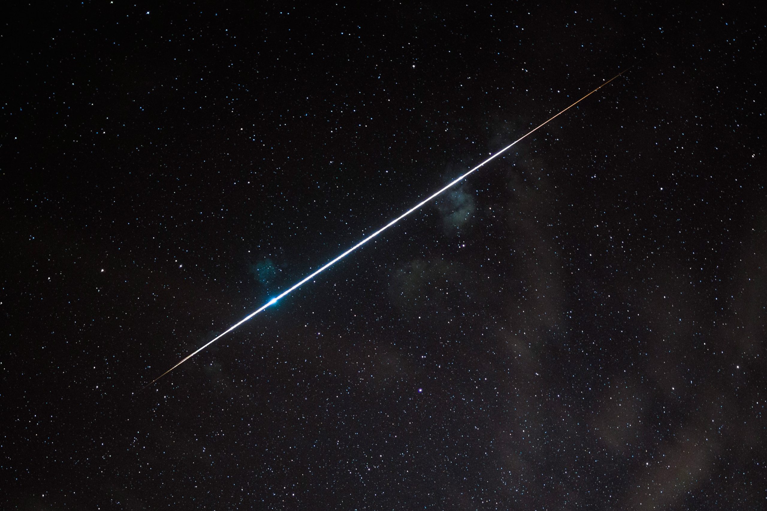 Un impresionante meteorito cruza de noche España y Portugal y múltiples vídeos recogen el impactante momento