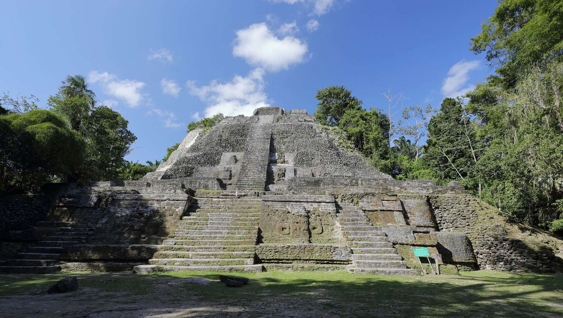 Des satellites espionnent les ruines de cités mayas cachées par la jungle