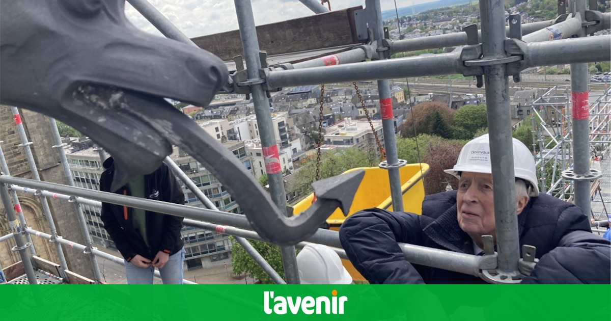 45 tonnes et 63 m de haut, la fameuse flèche de l’église Saint-Martin à Arlon est terminée (vidéo)