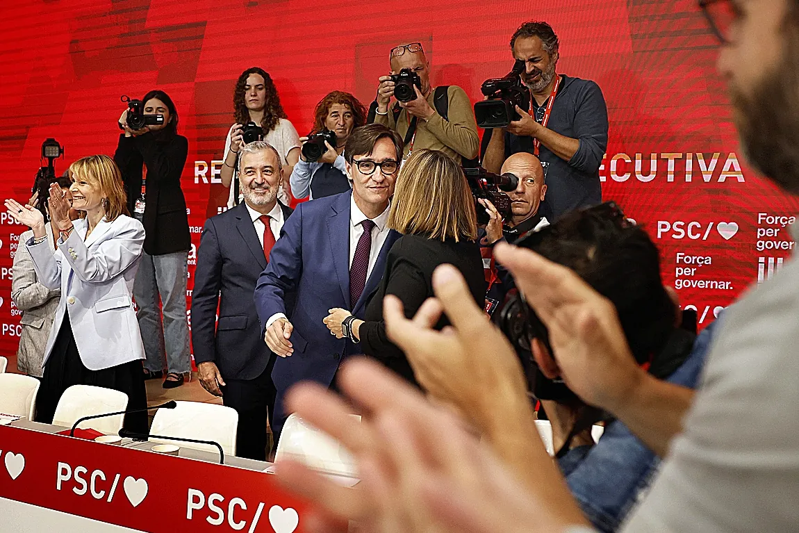 El PSC ve "difícil" el tripartito y hablará con Junts antes que con el PP