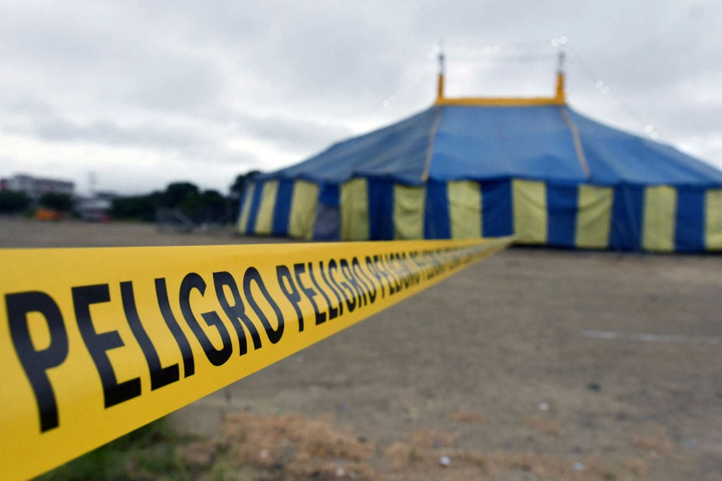 Asesinan a asambleísta y su esposa en Ecuador durante una balacera en un circo de Manta