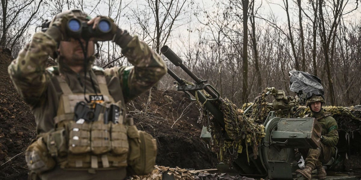 Ukraine is facing training problems, but it's handling its new combat troops better than the Russians, war analysts say