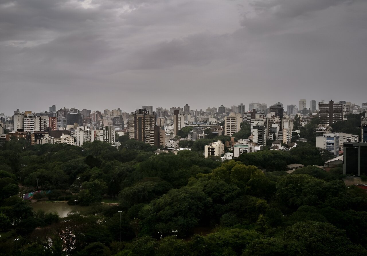 Fresh rains pound Brazil's flood-hit south as evacuations double