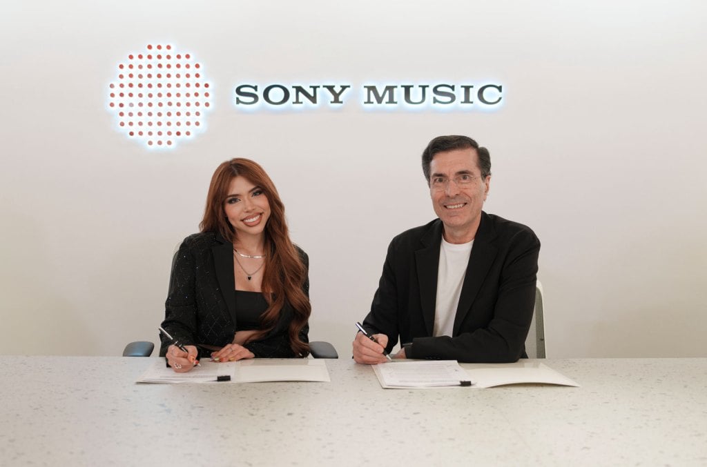 Yeri Mua Signs With Sony Music Mexico for First Album