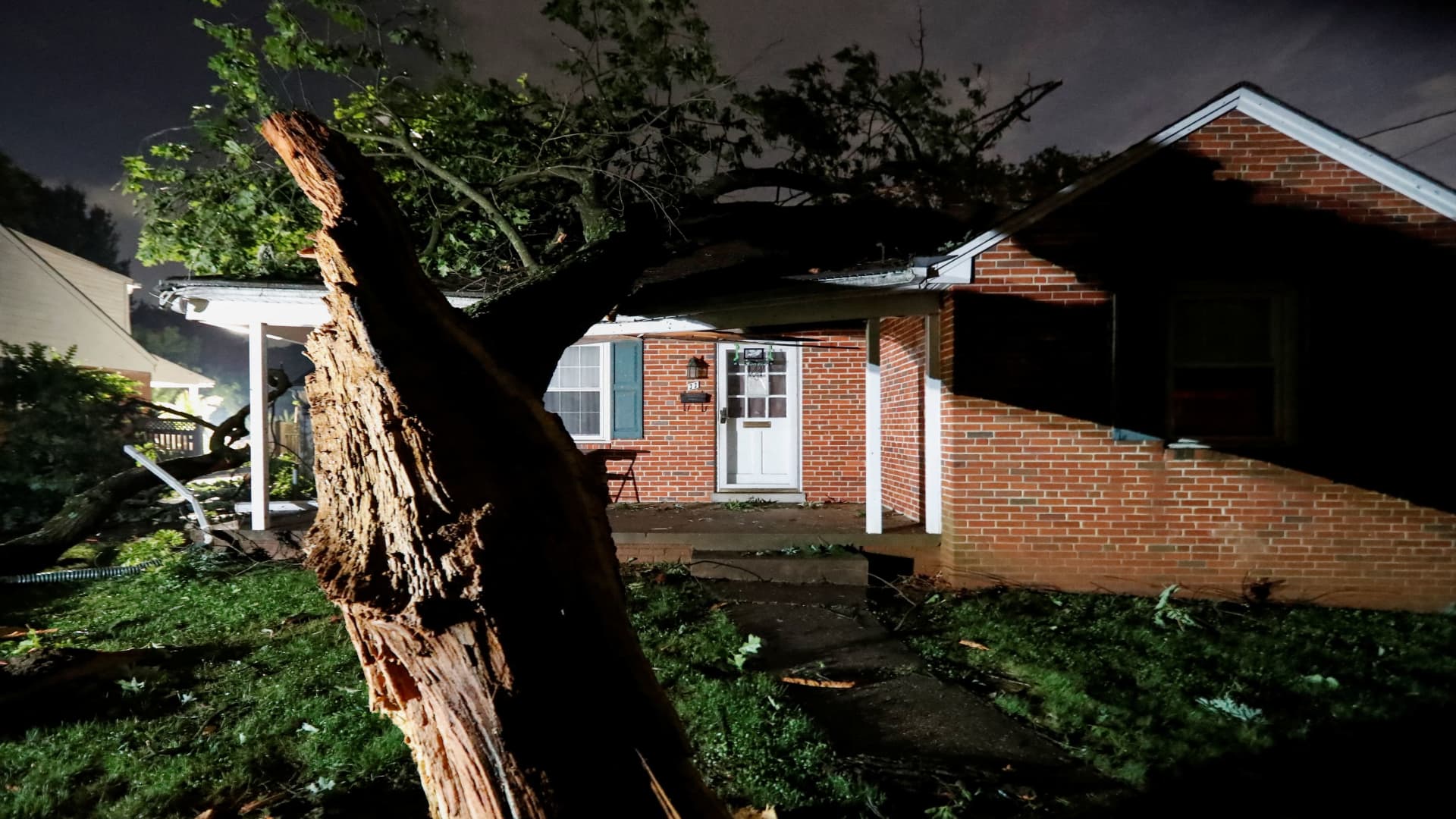 Tornadoes hit Michigan, Maryland