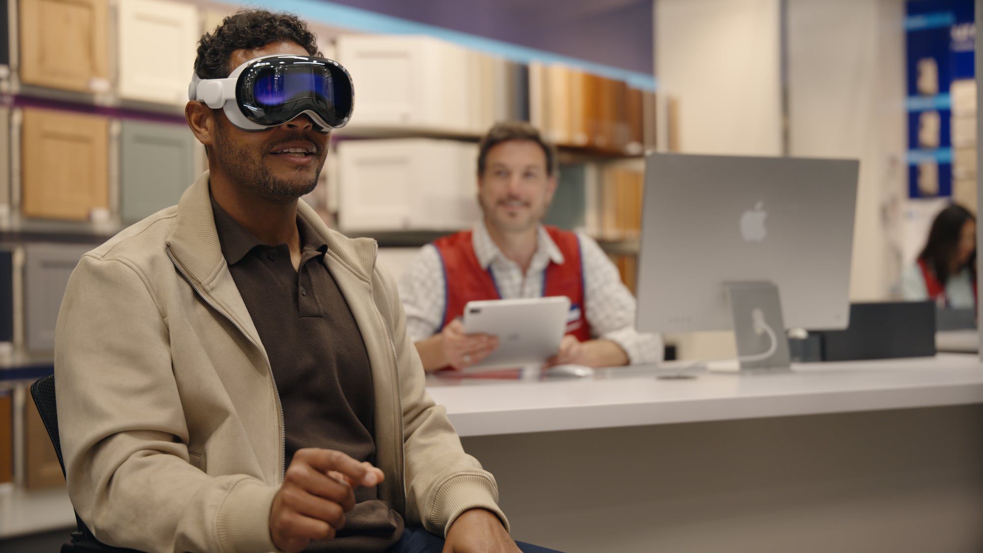 Lowe's Launches In-Store Apple Vision Pro Experience