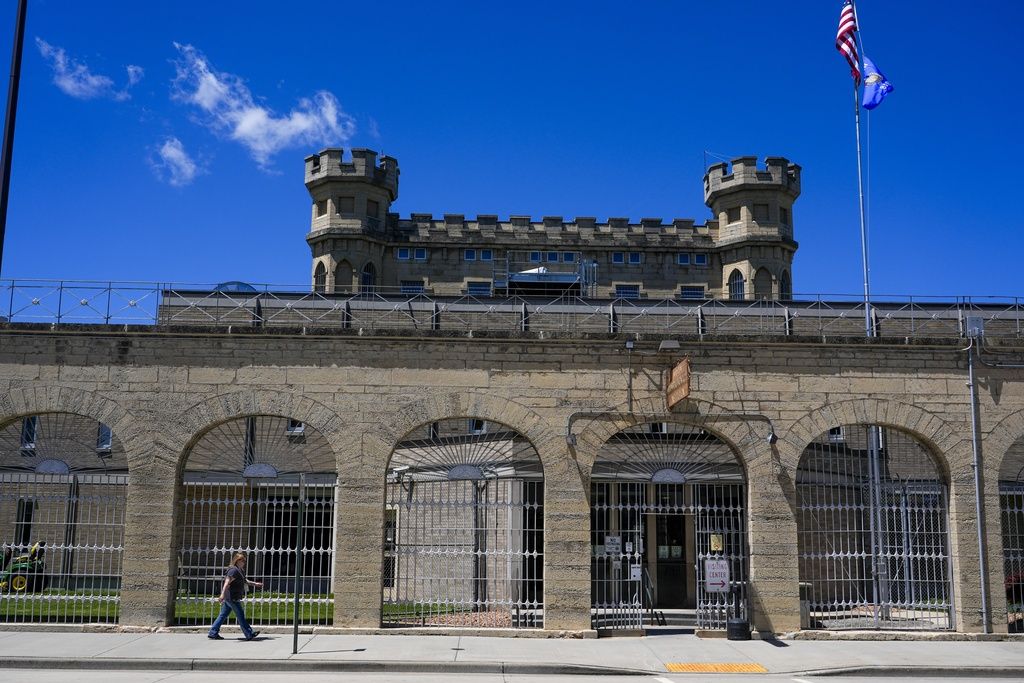 Wisconsin prison warden charged weeks before retirement after inmates’ deaths