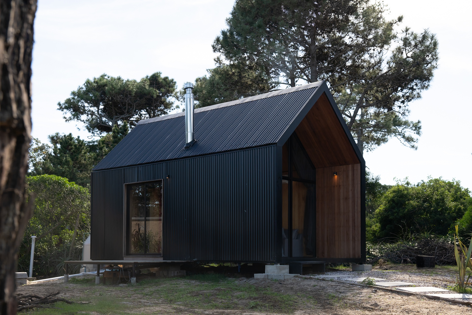 Pura Vida Shelter / Heron Estudio