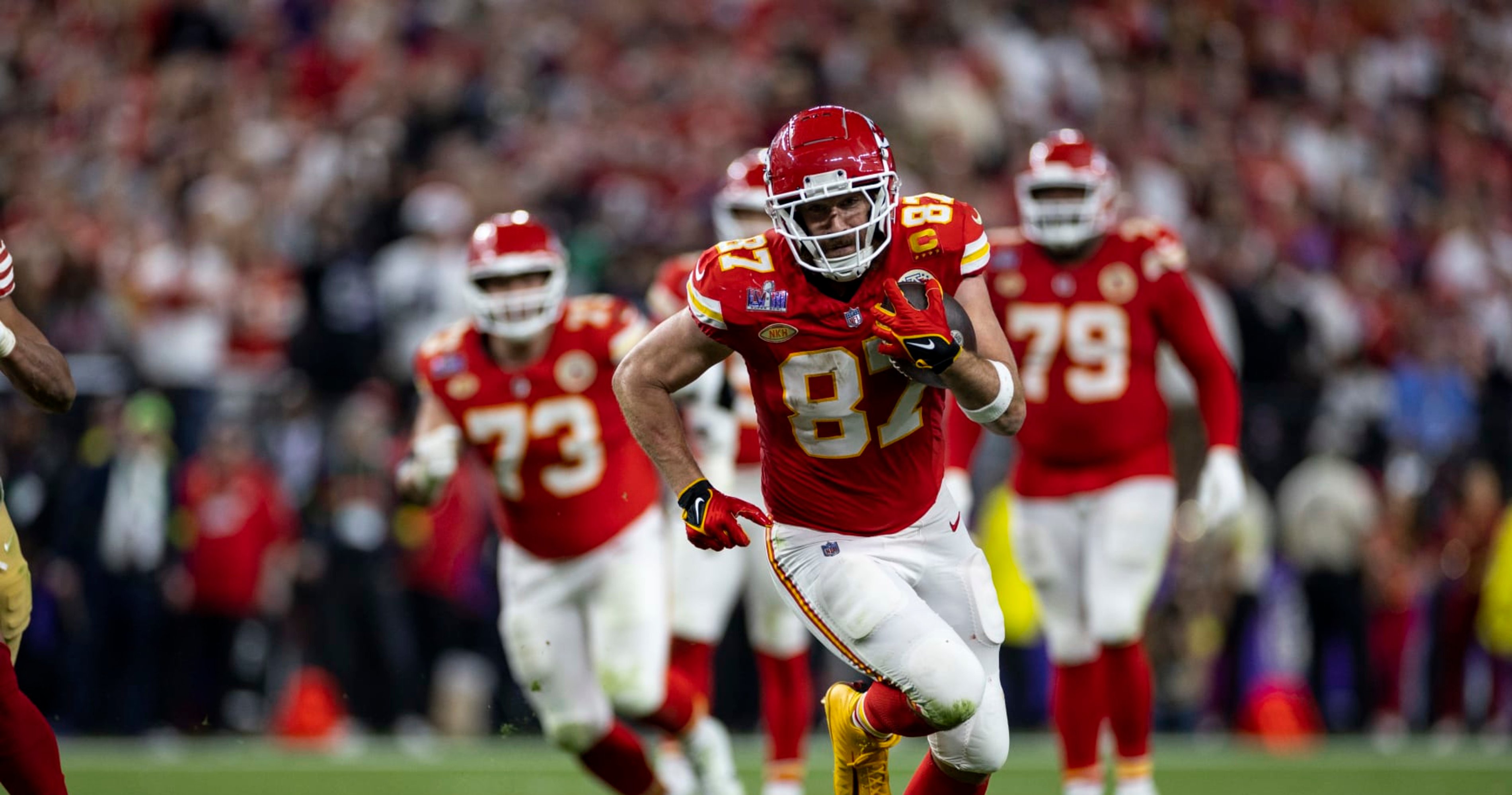 Video: Chiefs' Travis Kelce Wins HR Derby at David Njoku's Charity Softball Event