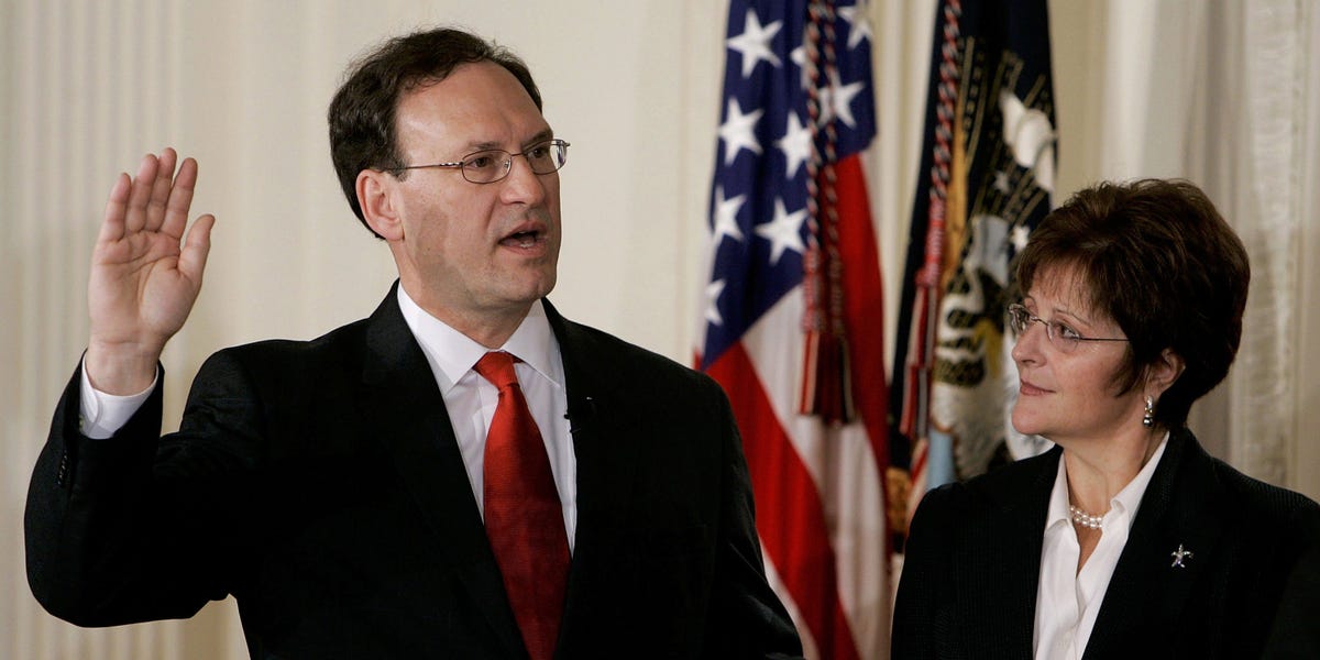 Samuel Alito's story about the upside-down flag fiasco isn't fully adding up