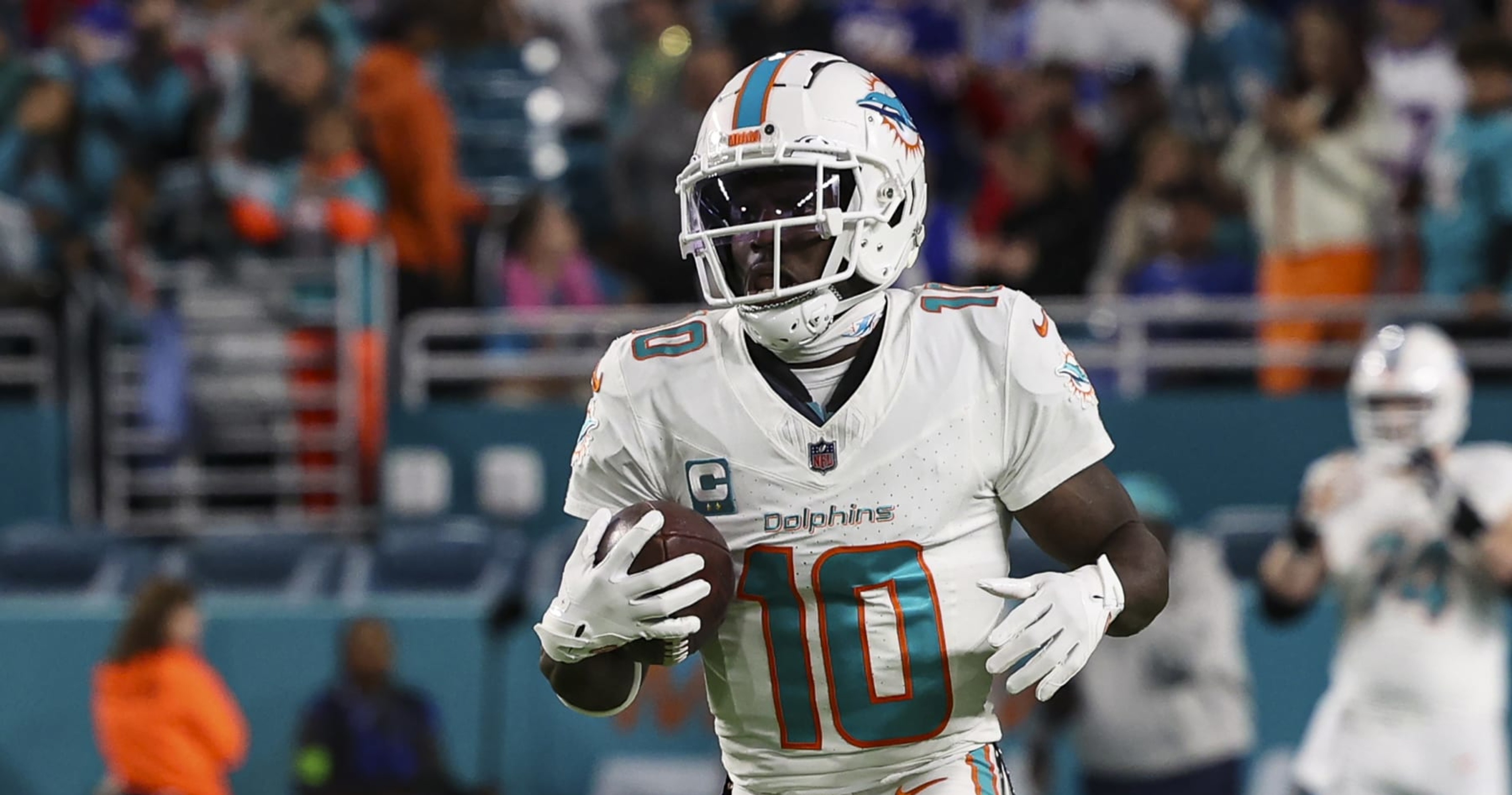 Dolphins' Tyreek Hill Jokes Wes Welker Was Overrated as NFL WR in Response to Meme