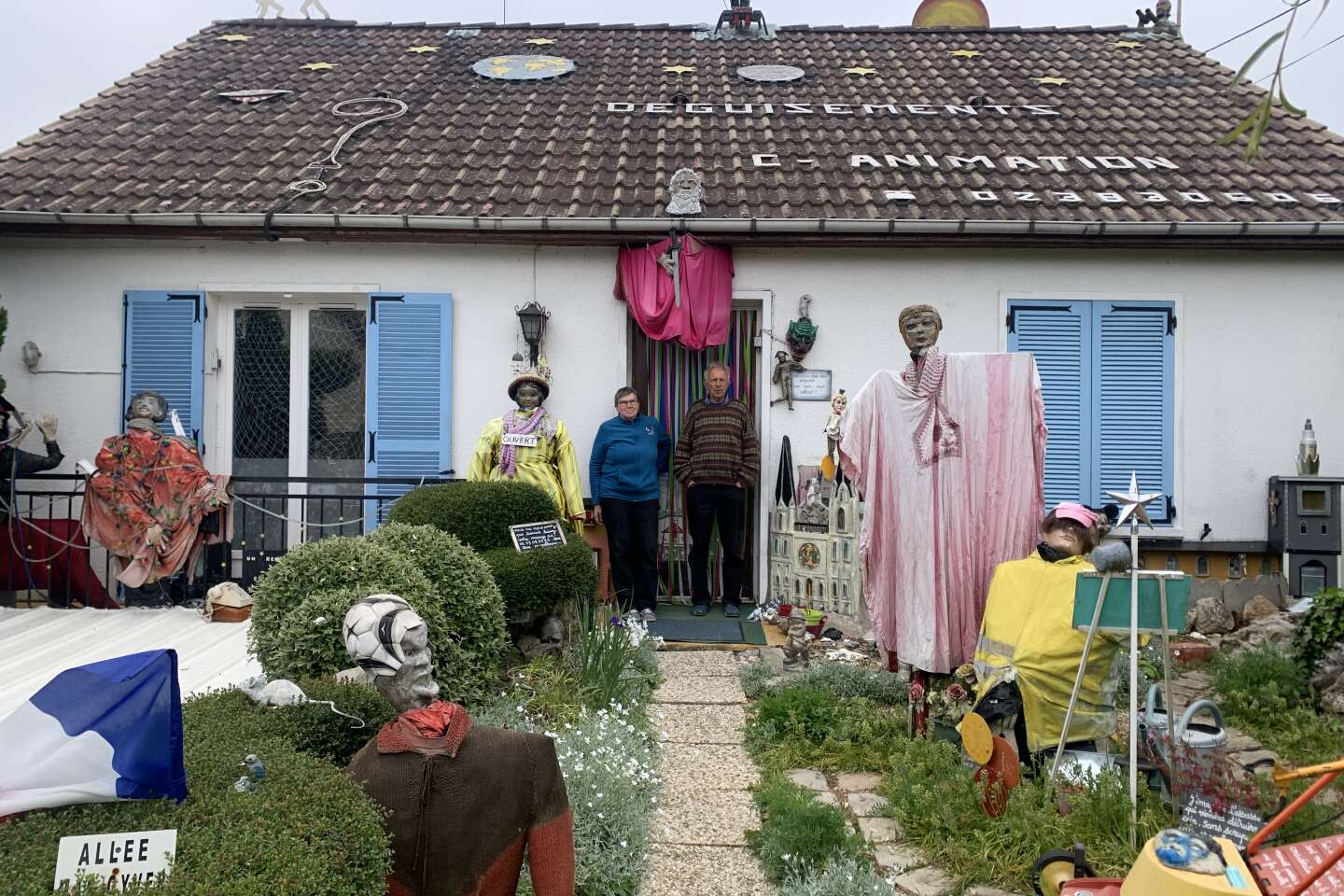 La France buissonnière : qui veut acheter un Musée Grévin en plein air et en béton ?