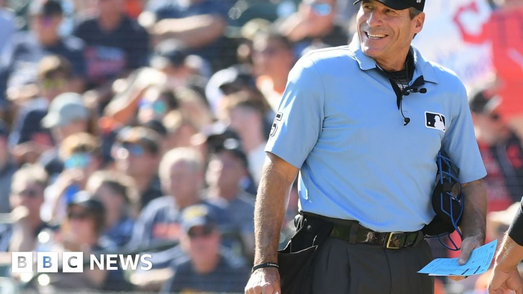 Much-vilified MLB umpire Angel Hernández calls it quits