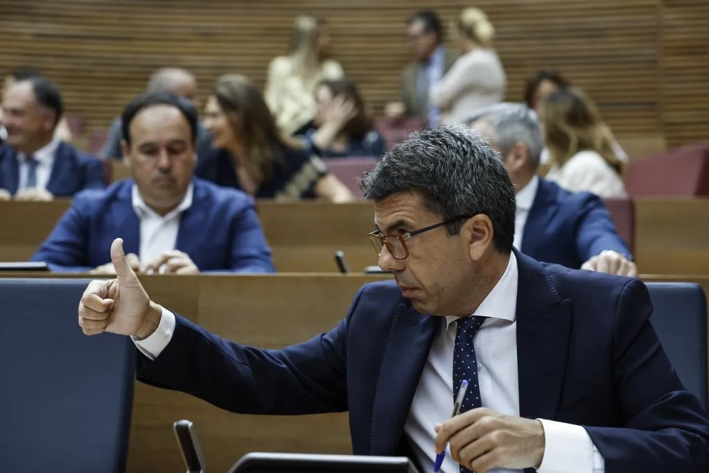 Valencia reprueba a Ribera en plena campaña con los votos de PP y Vox y el PSOE les acusa de "violencia política"