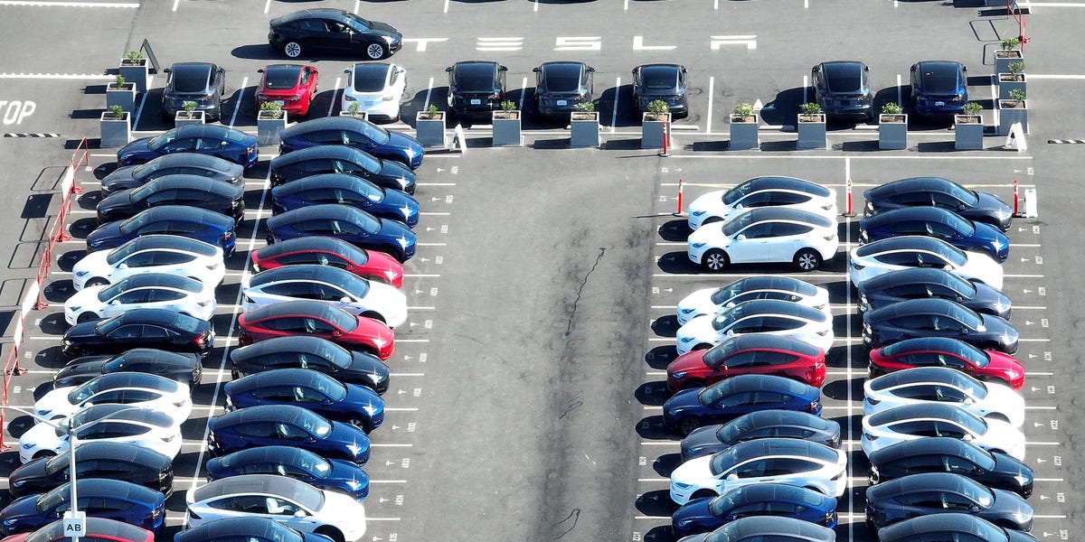 Why are hundreds of Teslas parked outside a dying shopping mall? A local news station solved the mystery.