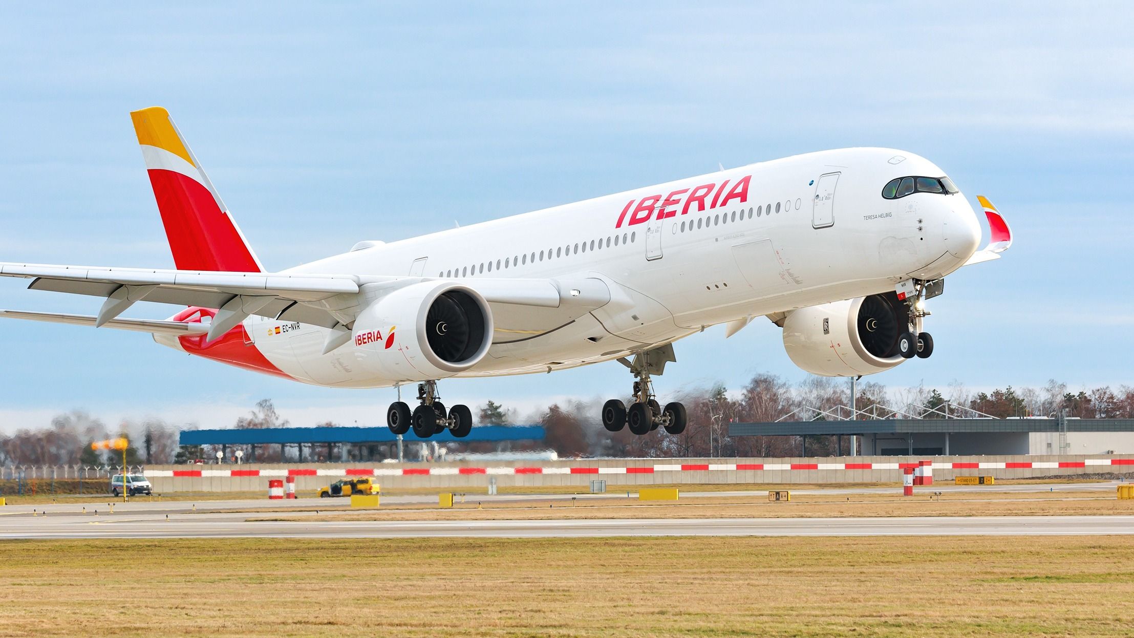 Iberia Airbus A350 Collides With Light Pole In Pisco, Peru