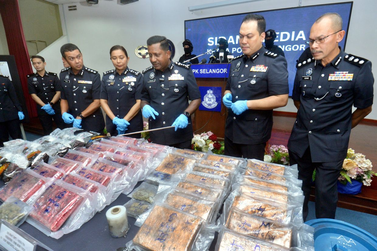 Peruvian smuggler caught with 1.1kg of cocaine at KLIA
